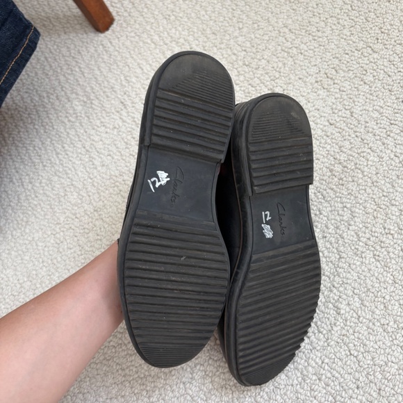 Clark’s Raisie Eletta Black Leather Loafers - Picture 4 of 6